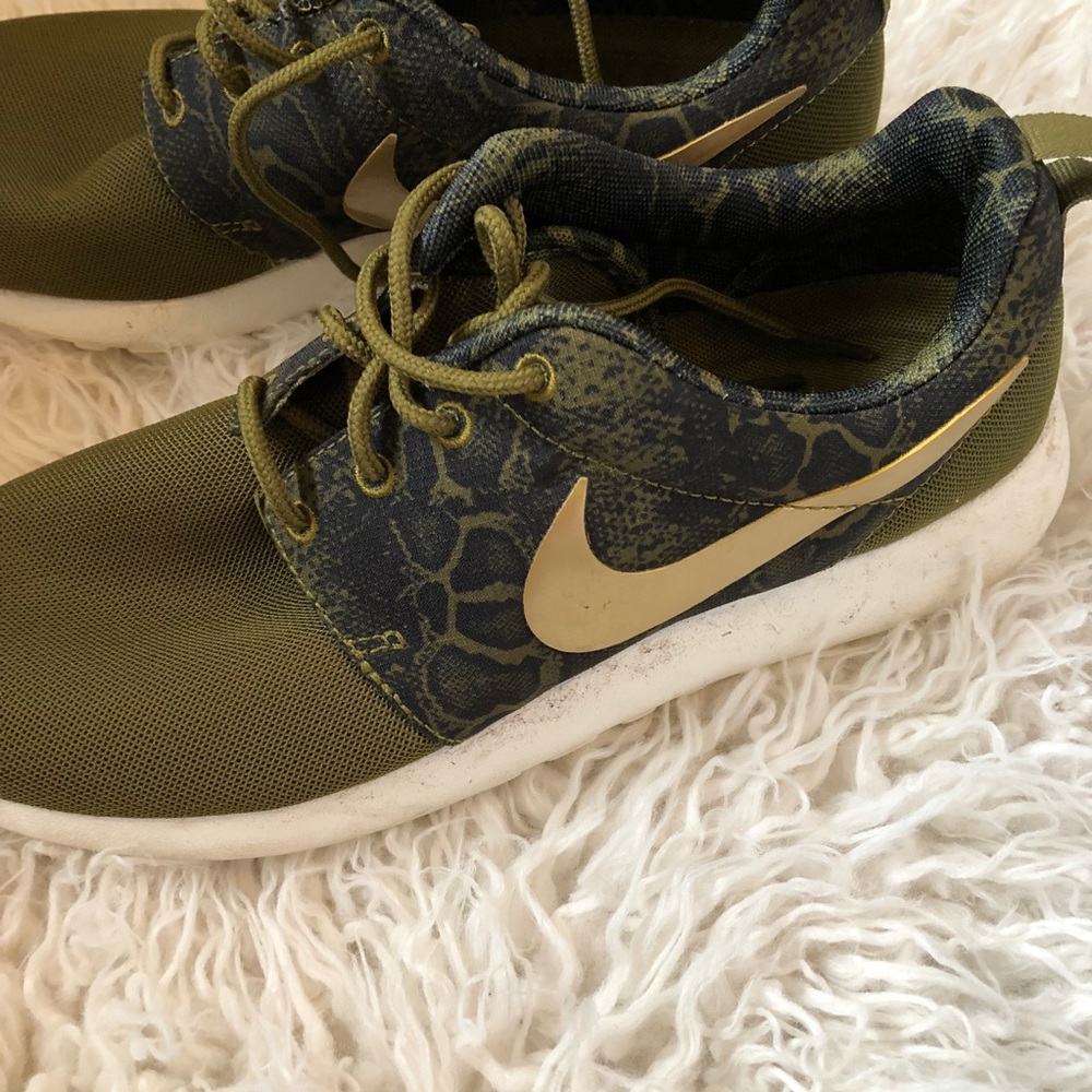 Nike Roshe - Picture 2 of 5